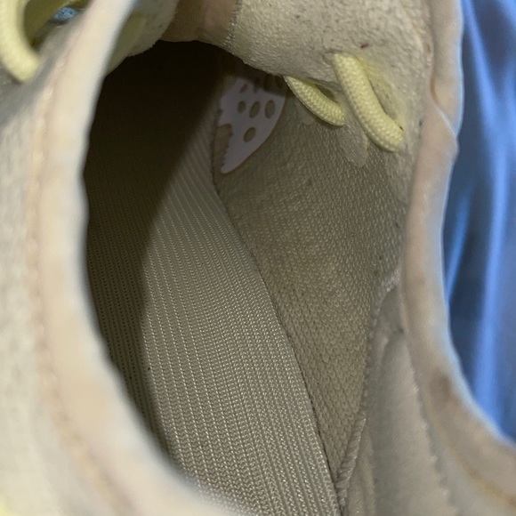 Yeezy Boost 350 V2 ‘Butter’ - Picture 7 of 10